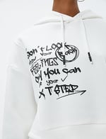 Şardonlu Kapüşonlu Sweatshirt Slogan Baskılı Asimetrik Kesim