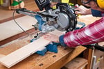 Scheppach HM216 gönye testere 2000 W, Ø 216 mm testere bıçağı, kesme kenarı lazerli ve LED'li 34 cm kesme genişliği, hızlı kilitli döner masa, 2 sert metal testere bıçağı dahil