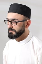 Siyah Kapitone Elif Vav Nakışlı Kalıp Namaz Takkesi