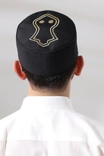 Siyah Kapitone Nalı Şerif Nakışlı Kalıp Namaz Takkesi