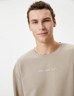 Slogan Baskılı Sweat Bisiklet Yaka Kumaş Detaylı
