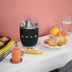 SMEG CJF11BLEU Narenciye sıkacağı, Plastic, Black