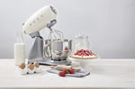 SMEG SMF02SVUK/PBUK/PGEU SMF02CREU 4,8 L mutfak robotu krem, 18/10 çelik