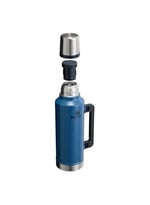 Stanley Classic Legendary Vakumlu Çelik Termos, Mavi (Hammertone Lake), 1.9 Litre | 45 saat dayanır. Sıcak veya soğuk – Sızdırmaz – BPA içermez – Kapak bardak görevi görür