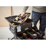 Stanley - FatMax Mobil Iş Istasyonu (54,9 X 73,3 X 41,3 Cm, Ağır Yük Tekerlekleri, Otomatik Güvenlik Kilidi, Iz Edilebilir Teleskopik Sap, Yan Saplar) 1-94-210