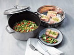 STAUB Dökme demir kızartma tavası / Cocotte buhar eklentili, yuvarlak 26 cm, 5.2 l, tencerenin içinde mat siyah emaye kaplama, grafit grisi