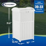 Suncast Veranda için 33 Galon Saklanan Çöp Kutusu - Reçine Kapaklı Dış Mekan Çöp Kutusu - Arka Bahçe, Güverte veya Terasta Kullanım - Beyaz, Model: GHW1732WH