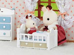 Sylvanian Families 5017 Çikolata Tavşan Bebek Yataklı - Bebek Evi Oyun Seti