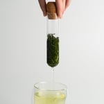 Toganoo Isıya Dayanıklı Borosilikat Cam Çay Süzgeci - Pratik Tüp Çay Filtresi - Bitki Çayları ve Yeşil Çay İçin Metal Tadı İçermeyen Demlik İçi - Healthy Glass Tea Infuser