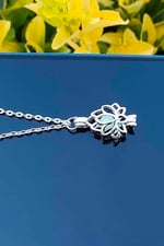 Trend Collection Gece Karanlıkta Parlayan Yeşil Lotus Çiçeği Fosforlu Kadın Kolye