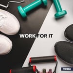 TROIKA Fitness NEVER GIVE UP anahtarlık, karabina kancalı, dekoratif tırmanma halatında 2 kolye ucu: Dambıl ve plaka, çinko alaşım, krom kaplama, siyah, gümüş rengi orijinal, Siyah/Gümüş Renkleri,
