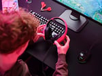 Trust Gaming GXT 415P Zirox Hafif Oyun Kulaklığı, 50 mm Sürücülü PC için, Xbox, PS4, PS5, Anahtar, Mobil, 3,5 mm Ses Jakı, 2 m Kablo, Kulak Üstü Mikrofonlu Kulaklık, Pembe