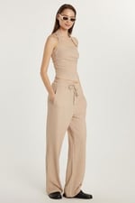 Tudors Kadın Slim Fit Dar Kesim Askılı Yaka Beli Lastikli Bluz Pantolonlu Takım,Bej M