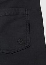 United Colors of Benetton Erkek Çocuk Siyah Arka Cebi Logo İşlemeli Dört Cepli Jogger Pantolon