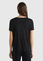 United Colors of Benetton Viskoz Karışımlı Geniş V Yaka Basic T-Shirt T-Shirt Kadın