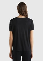 United Colors of Benetton Viskoz Karışımlı Geniş V Yaka Basic T-Shirt T-Shirt Kadın