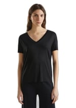 United Colors of Benetton Viskoz Karışımlı Geniş V Yaka Basic T-Shirt T-Shirt Kadın