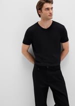 V Yaka Siyah Basic Tişört Fitted/Vücuda Oturan Kesim 063748-900