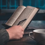 Vigo Wood - Kitap Okuma Standı (Ceviz)