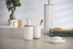 WENKO Posa sabunluk, sıvı sabun, losyon veya deterjan için doldurulabilir pompalı dağıtıcı, sürdürülebilir bambu desenli beyaz plastik, (G x Y x D): 7 x 16,5 x 8 cm, kapasite yaklaşık 330 ml