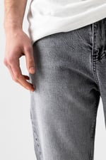 Paça Yıpratmalı Tapered Jean