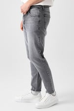 Paça Yıpratmalı Tapered Jean