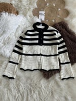 DÜĞMELİ TRİKO HIRKA