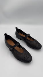 Venüs Delikli Siyah Sandalet