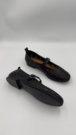 Venüs Delikli Siyah Sandalet