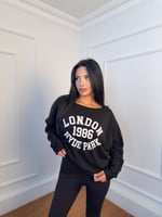 Kayık Yaka London Baskılı Sweatshirt