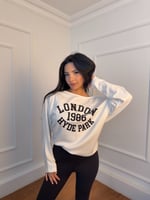 Kayık Yaka London Baskılı Sweatshirt