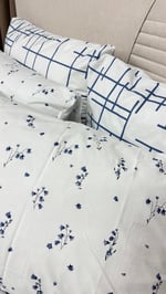 Grid Flora - Lacivert Geometrik ve Çiçekli Pamuklu Nevresim Takımı