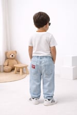 Erkek çocuk açık mavi jean pantolon