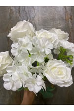 Beyaz Yapay Gül & Ortanca Demeti – 40 cm | 5 Gül 4 Ortanca