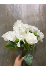 Beyaz Yapay Gül & Ortanca Demeti – 40 cm | 5 Gül 4 Ortanca