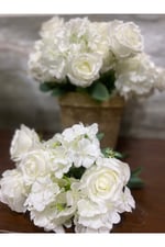 Beyaz Yapay Gül & Ortanca Demeti – 40 cm | 5 Gül 4 Ortanca