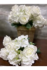 Beyaz Yapay Gül & Ortanca Demeti – 40 cm | 5 Gül 4 Ortanca