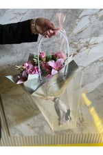 Premium Pembe Yapay Çiçek Buketi – Lilyum ve Gül Aranjmanı – Şık Çantalı Solmayan Çiçek