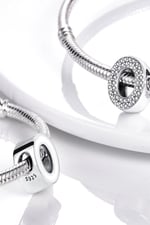 Fubena Taşlı Harf Charm