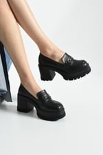 CHONORA Kadın Siyah Cilt Zincir Detaylı Kalın Taban Topuklu Loafer