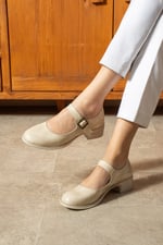 CLARISSA Kadın Bej Ortopedik 4 cm Topuklu Tokalı Yuvarlak Burun Balerin Babet Klasik Ayakkabı
