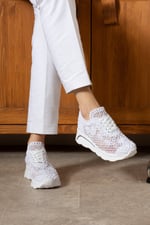 Kadın Beyaz Özel Örme Tasarım Papatya Desenli Kalın Taban Spor Ayakkabı Sneaker