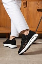 Kadın Siyah Özel Örme Tasarım Papatya Desenli Kalın Taban Spor Ayakkabı Sneaker