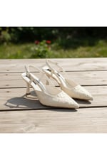 LISA Kadın Ekru Sivri Burun 7 cm Topuklu Çiçek Dantel Desenli Rugan Slingback Ayakkabı