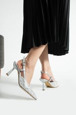 LISA Kadın Gümüş Sivri Burun 7 cm Topuklu Çiçek Dantel Desenli Rugan Slingback Ayakkabı