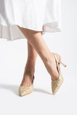 LISA KadınGold Sivri Burun 7 cm Topuklu Çiçek Dantel Desenli Rugan Slingback Ayakkabı