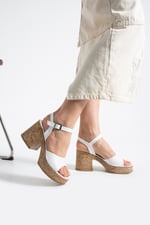 LOREVA Kadın Beyaz Platform Taban 9 cm Kalın Topuklu Bilekten Bantlı Sandalet