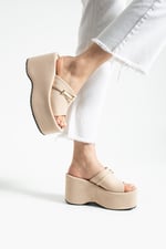 LUNARA Kadın Bej Kumaş 10 cm Platform Topuk Tokalı Kalın Taban Terlik Sandalet
