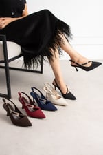 MERVA Kadın Bej Saten Sivri Burun Taşlı Toka Detaylı Çapraz Bantlı 7 Cm İnce Topuklu Slingback Ayakkabı