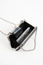 POLKIA Siyah Saten Kumaş Puantiye Desenli Zincir Askılı Klips Kapamalı Clutch Çanta